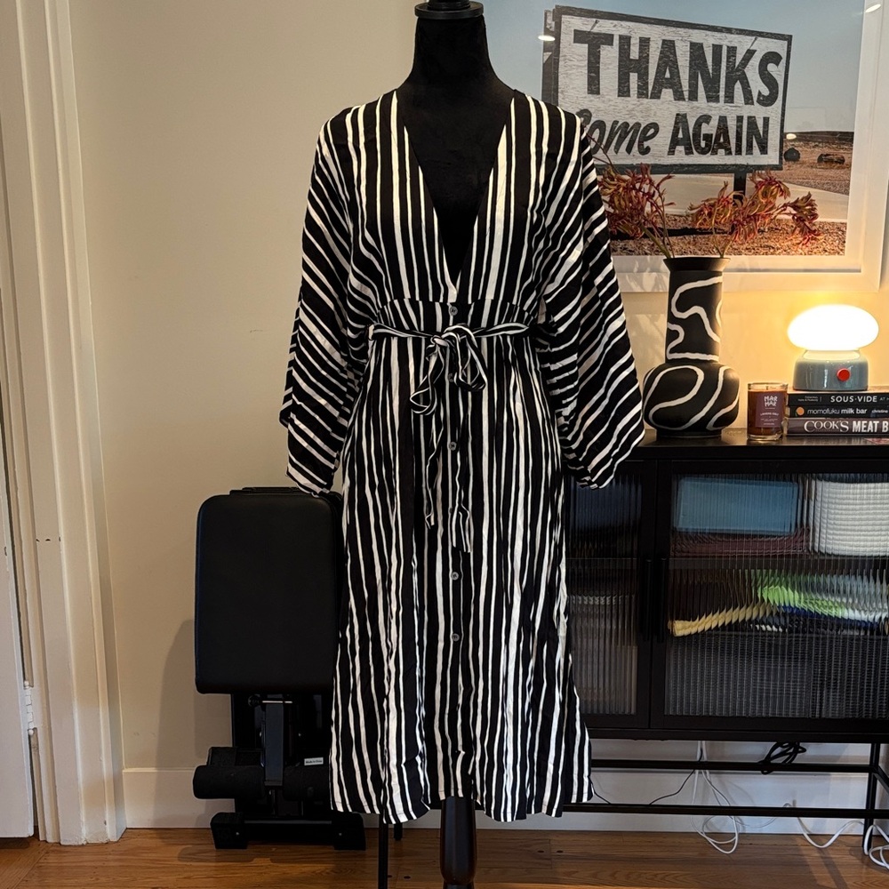 Forever 21 Striped Kimono style button down v neck dress